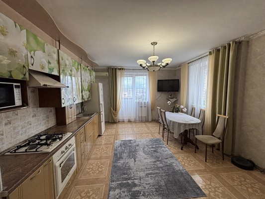 Продам многокомнатную квартиру, Дмитрия Менделеева ул, 20кб, Казань г