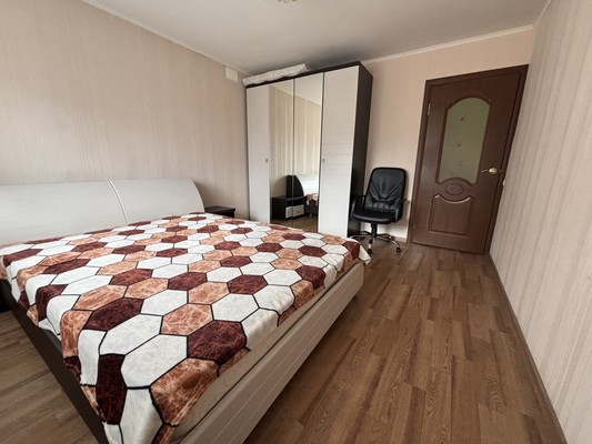 Продам многокомнатную квартиру, Дмитрия Менделеева ул, 20кб, Казань г