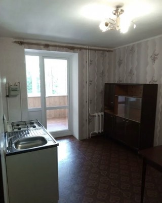 Продам трехкомнатную (3-комн.) квартиру, Семафорная ул, 6, Симферополь г
