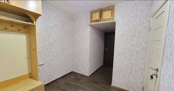 Продам трехкомнатную (3-комн.) квартиру, Семафорная ул, 6, Симферополь г