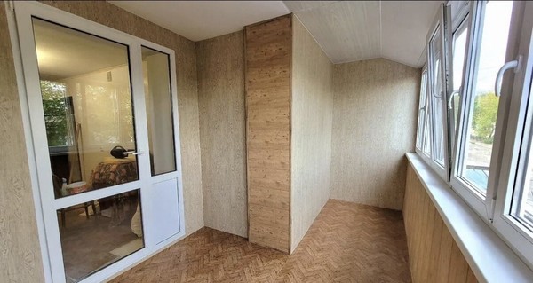 Продам трехкомнатную (3-комн.) квартиру, Семафорная ул, 6, Симферополь г