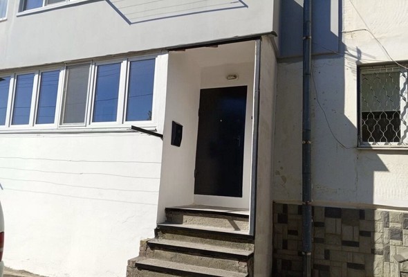 Продам трехкомнатную (3-комн.) квартиру, Семафорная ул, 6, Симферополь г