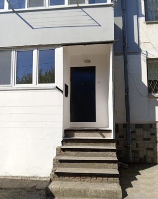 Продам трехкомнатную (3-комн.) квартиру, Семафорная ул, 6, Симферополь г