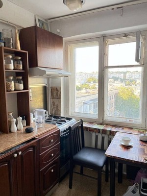 Продам однокомнатную (1-комн.) квартиру, Кечкеметская ул, 93, Симферополь г