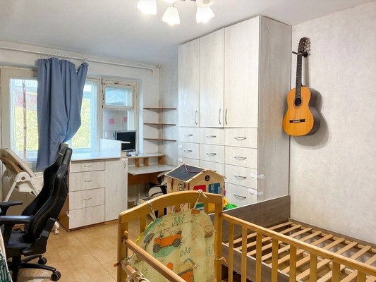 Продам однокомнатную (1-комн.) квартиру, Кечкеметская ул, 93, Симферополь г