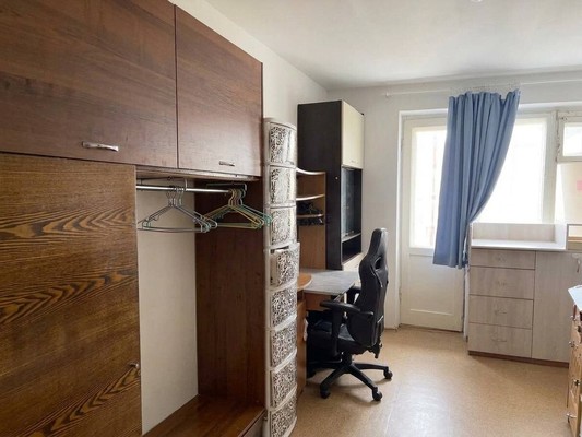 Продам однокомнатную (1-комн.) квартиру, Кечкеметская ул, 93, Симферополь г