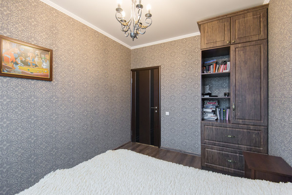 Продам трехкомнатную (3-комн.) квартиру, Жданова ул, 11, Ростов-на-Дону г