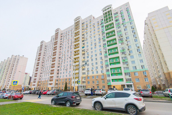 Продам трехкомнатную (3-комн.) квартиру, Жданова ул, 11, Ростов-на-Дону г