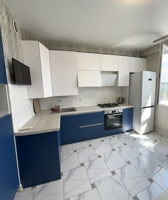 Продам двухкомнатную (2-комн.) квартиру, Старозенитная ул, 5, Симферополь г
