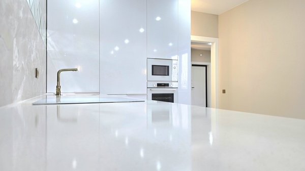 Продам трехкомнатную (3-комн.) , Космонавта Леонова ул, 47, Калининград г