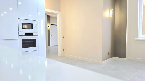 Продам трехкомнатную (3-комн.) , Космонавта Леонова ул, 47, Калининград г