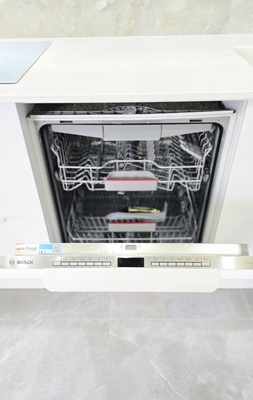 Продам трехкомнатную (3-комн.) , Космонавта Леонова ул, 47, Калининград г