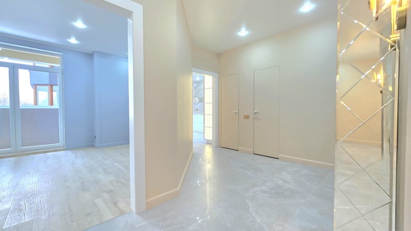 Продам трехкомнатную (3-комн.) , Космонавта Леонова ул, 47, Калининград г