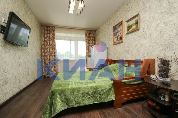 Продам двухкомнатную (2-комн.) квартиру, Свободный пр-кт, 43а, Красноярск г