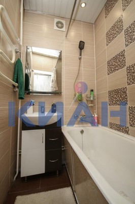 Продам двухкомнатную (2-комн.) квартиру, Свободный пр-кт, 43а, Красноярск г