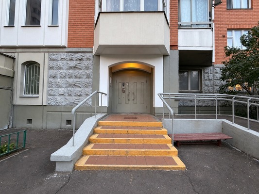 Продам двухкомнатную (2-комн.) квартиру, Беловежская ул, 71, Москва г