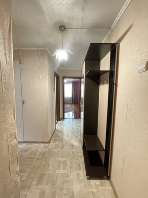 Продам трехкомнатную (3-комн.) квартиру, Большая ул, 165, Ишим г