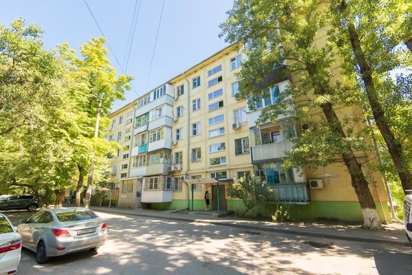 Продам трехкомнатную (3-комн.) квартиру, 2-я Краснодарская ул, 96/3, Ростов-на-Дону г