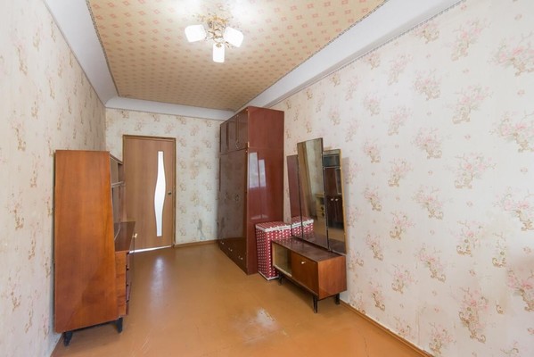 Продам трехкомнатную (3-комн.) квартиру, 2-я Краснодарская ул, 96/3, Ростов-на-Дону г