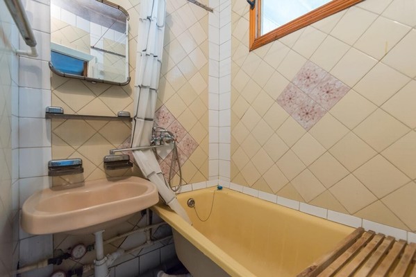 Продам трехкомнатную (3-комн.) квартиру, 2-я Краснодарская ул, 96/3, Ростов-на-Дону г