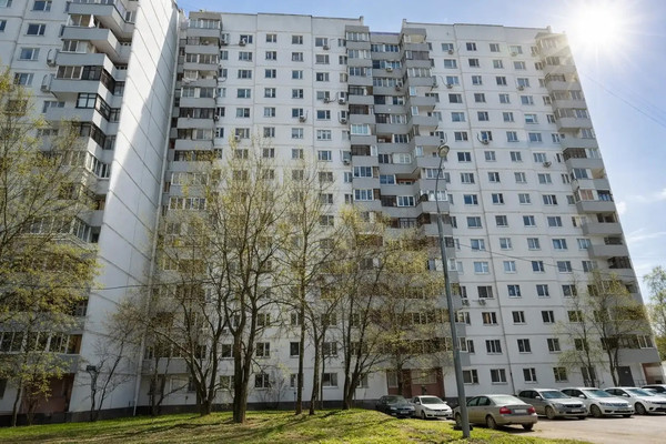 Продам трехкомнатную (3-комн.) квартиру, Дубнинская ул, 46к1, Москва г