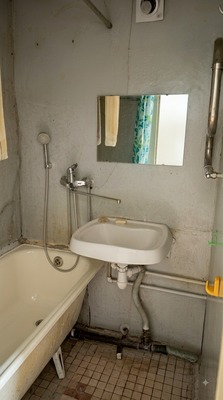 Продам трехкомнатную (3-комн.) квартиру, Домодедовская ул, 1к1, Москва г