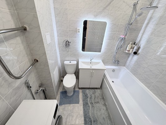 Продам двухкомнатную (2-комн.) квартиру, Детский проезд, 1к2, Казань г