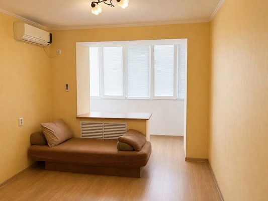 Продам трехкомнатную (3-комн.) квартиру, Горького ул, 72, Анапа г