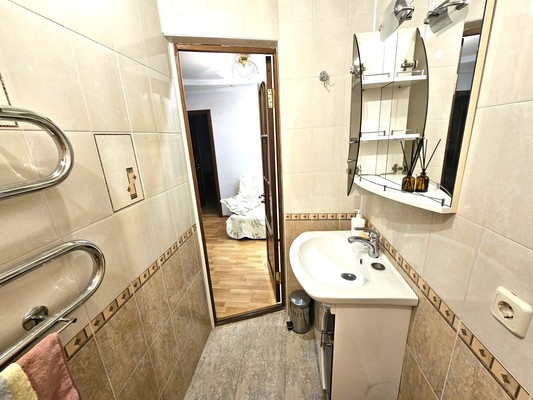 Продам двухкомнатную (2-комн.) квартиру, Красная ул, 29, Краснодар г