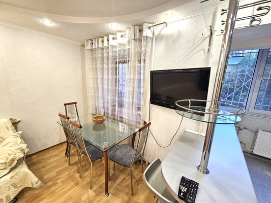 Продам двухкомнатную (2-комн.) квартиру, Красная ул, 29, Краснодар г