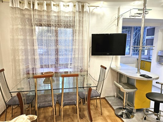 Продам двухкомнатную (2-комн.) квартиру, Красная ул, 29, Краснодар г