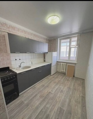 Продам двухкомнатную (2-комн.) квартиру, Севастопольская ул, 4, Симферополь г