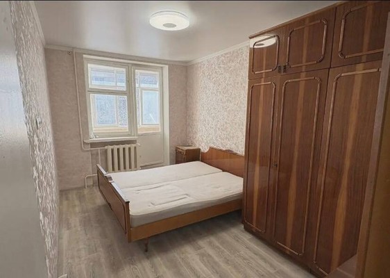 Продам двухкомнатную (2-комн.) квартиру, Севастопольская ул, 4, Симферополь г