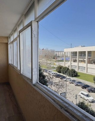 Продам двухкомнатную (2-комн.) квартиру, Севастопольская ул, 4, Симферополь г