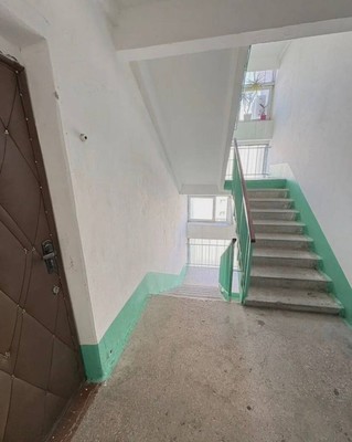 Продам двухкомнатную (2-комн.) квартиру, Севастопольская ул, 4, Симферополь г
