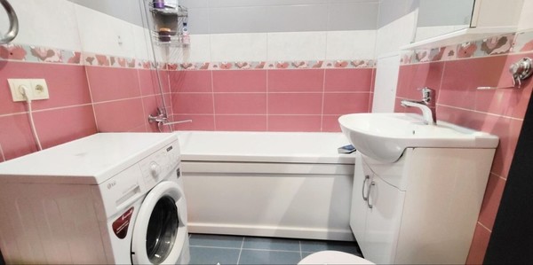 Продам трехкомнатную (3-комн.) квартиру, Батурина ул, 109, Симферополь г