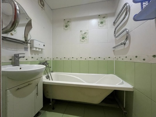 Продам трехкомнатную (3-комн.) квартиру, Видова ул, 173, Новороссийск г