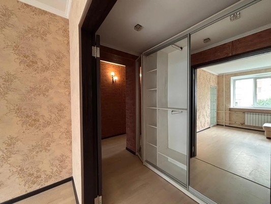 Продам двухкомнатную (2-комн.) квартиру, Горбатова ул, 19, Брянск г