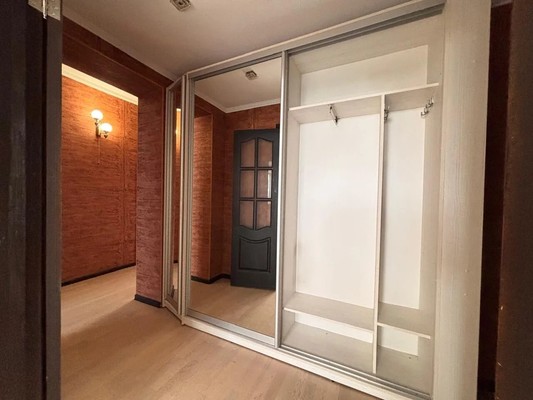 Продам двухкомнатную (2-комн.) квартиру, Горбатова ул, 19, Брянск г