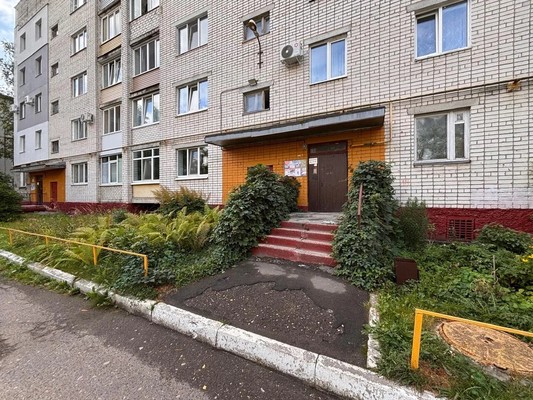 Продам двухкомнатную (2-комн.) квартиру, Горбатова ул, 19, Брянск г