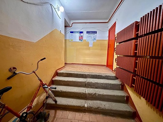 Продам двухкомнатную (2-комн.) квартиру, Горбатова ул, 19, Брянск г