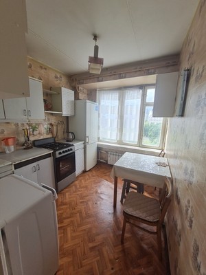 Продам комнату в 2-комн. квартире, Кленовый б-р, 9к1, Москва г
