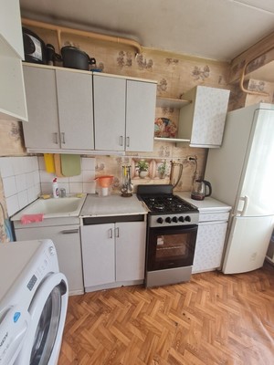 Продам комнату в 2-комн. квартире, Кленовый б-р, 9к1, Москва г