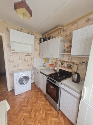 Продам комнату в 2-комн. квартире, Кленовый б-р, 9к1, Москва г