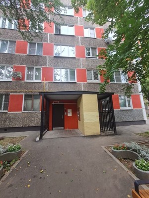 Продам комнату в 2-комн. квартире, Кленовый б-р, 9к1, Москва г