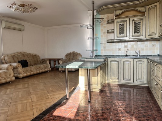 Продам двухкомнатную (2-комн.) квартиру, им. Пушкина ул, 5, Краснодар г
