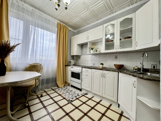 Продам трехкомнатную (3-комн.) квартиру, Академика Анохина ул, 6к2, Москва г