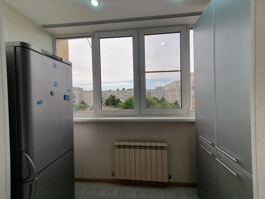 Продам трехкомнатную (3-комн.) квартиру, 1 мкр, 16, Кропоткин г