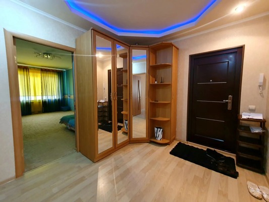 Продам трехкомнатную (3-комн.) квартиру, 1 мкр, 16, Кропоткин г