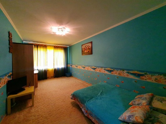 Продам трехкомнатную (3-комн.) квартиру, 1 мкр, 16, Кропоткин г